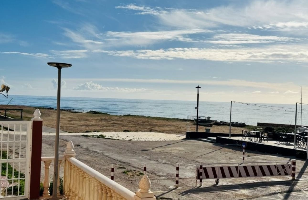 2 bedroom Beach Apartment for sale in La Mata - € 189,000 (Ref: 9585199)