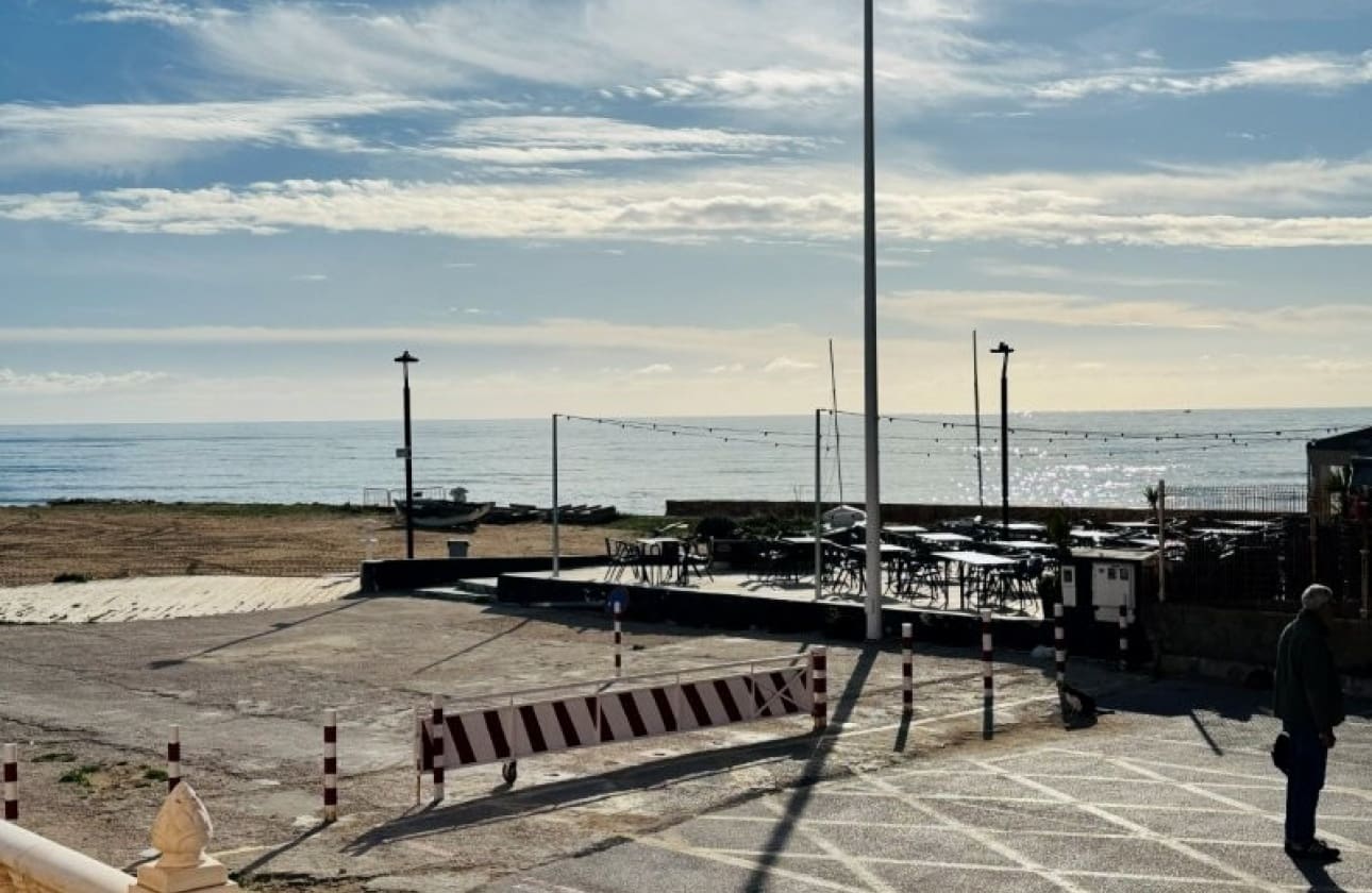 2 bedroom Beach Apartment for sale in La Mata - € 189,000 (Ref: 9585199)