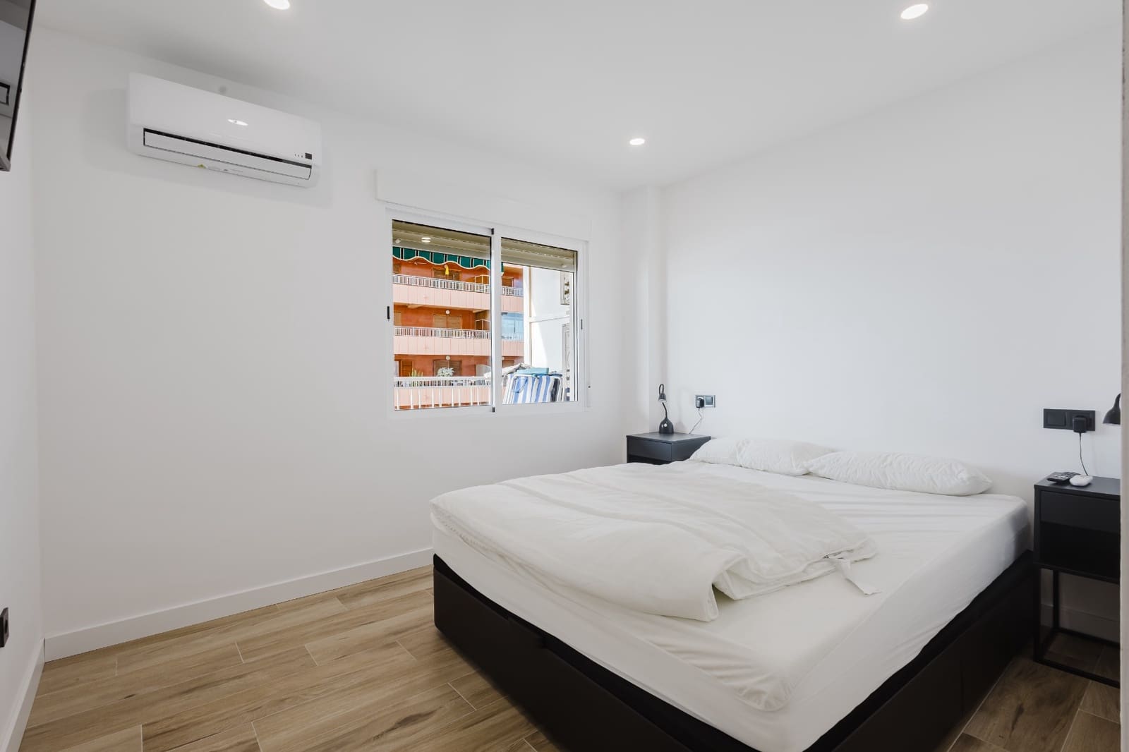 3 sypialnia Apartament przy plaży na sprzedaż w Torrevieja z basenem - 289 000 € (Ref: 9585200)