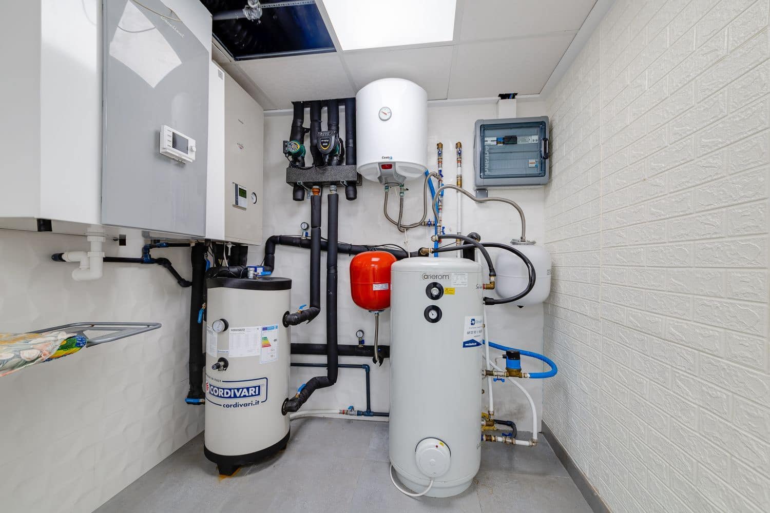 3 makuuhuone Huvila myytävänä paikassa Los Balcones mukana 
autotalli - 1 250 000 € (Ref: 9590910)