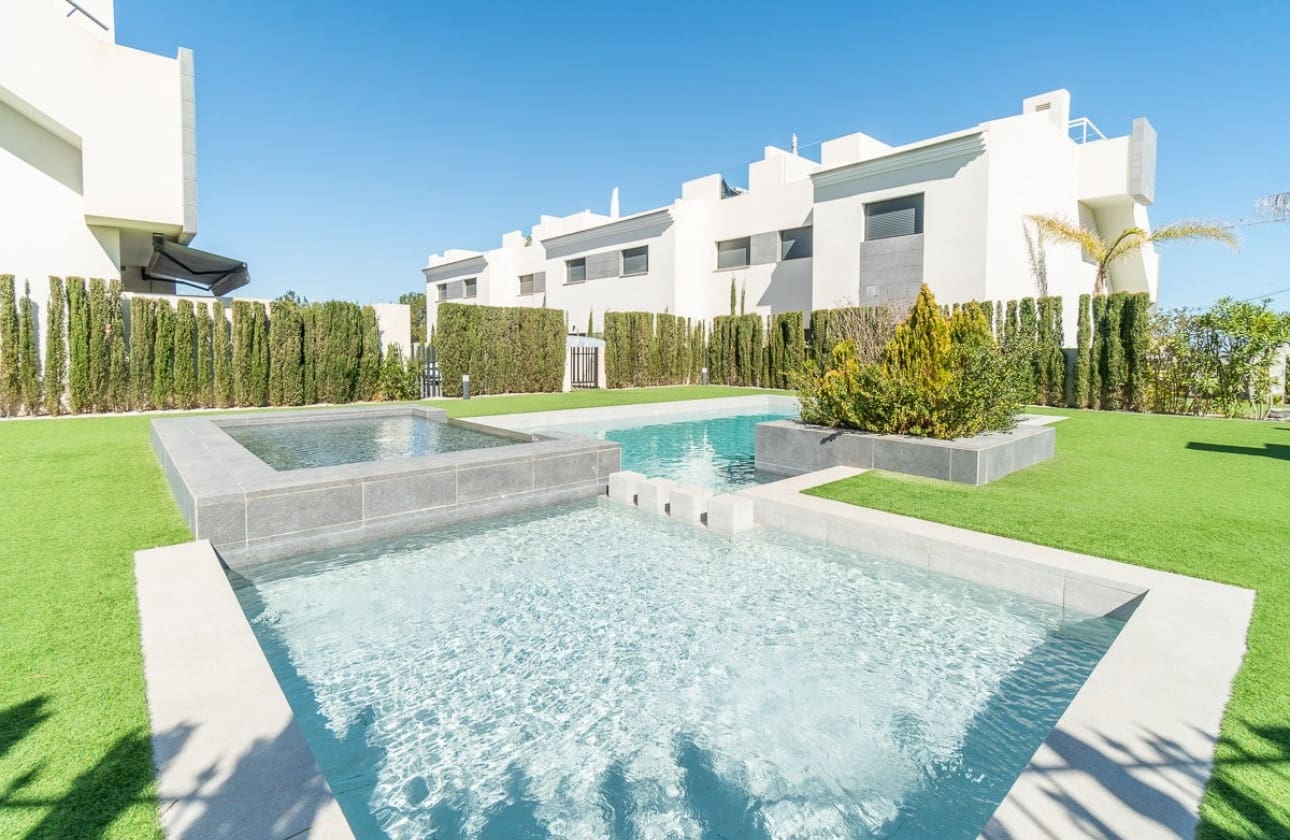 3 soveværelse Bungalow til salg i Los Balcones med swimmingpool - € 270.000 (Ref: 9594550)