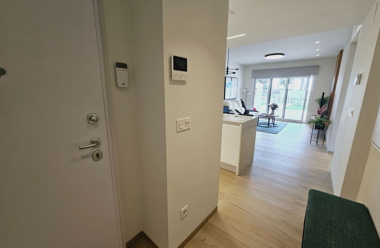 2 makuuhuone Huoneisto myytävänä paikassa El Raso mukana uima-altaan - 274 000 € (Ref: 9594554)