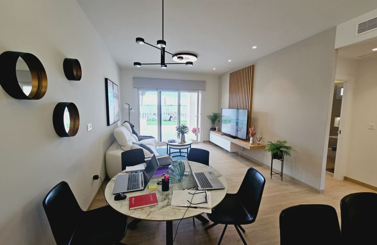 2 makuuhuone Huoneisto myytävänä paikassa El Raso mukana uima-altaan - 274 000 € (Ref: 9594554)