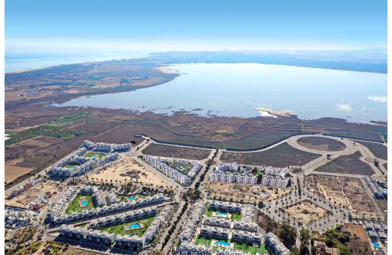 2 makuuhuone Huoneisto myytävänä paikassa El Raso mukana uima-altaan - 274 000 € (Ref: 9594554)