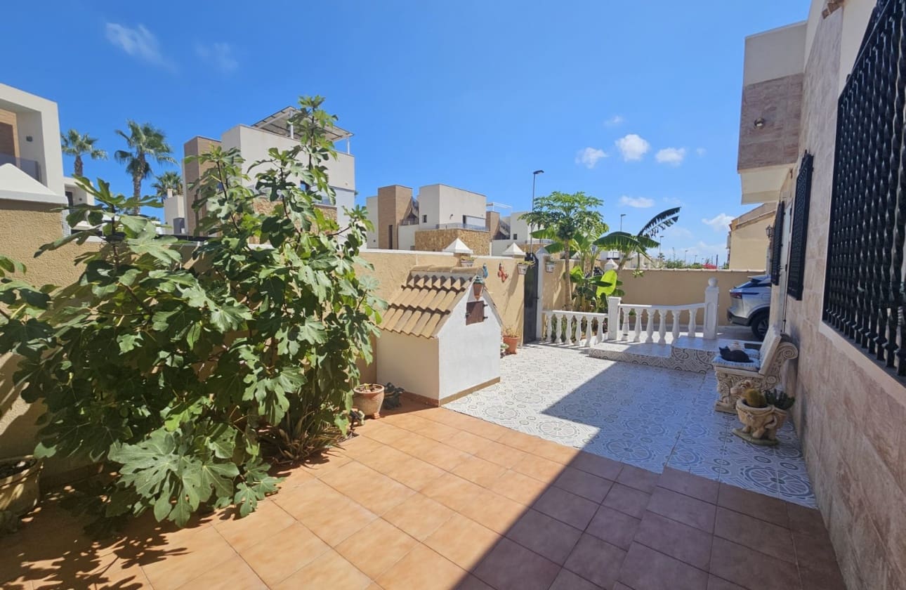 3 chambre Villa/Maison à vendre à La Mata avec garage - 495 000 € (Ref: 9594563)