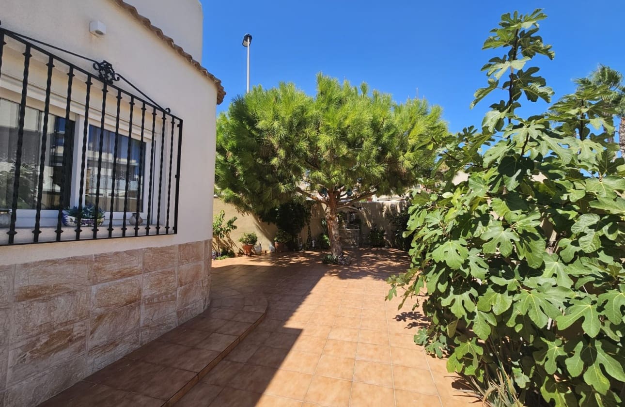3 chambre Villa/Maison à vendre à La Mata avec garage - 495 000 € (Ref: 9594563)