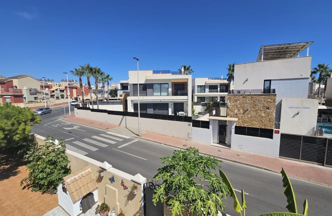 3 chambre Villa/Maison à vendre à La Mata avec garage - 495 000 € (Ref: 9594563)