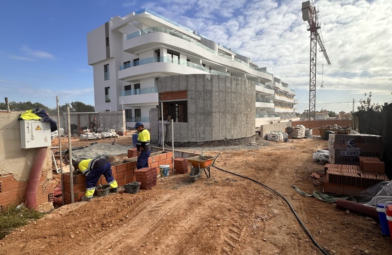 2 bedroom Apartment for sale in Playa Flamenca with pool - € 339,000 (Ref: 9606912)