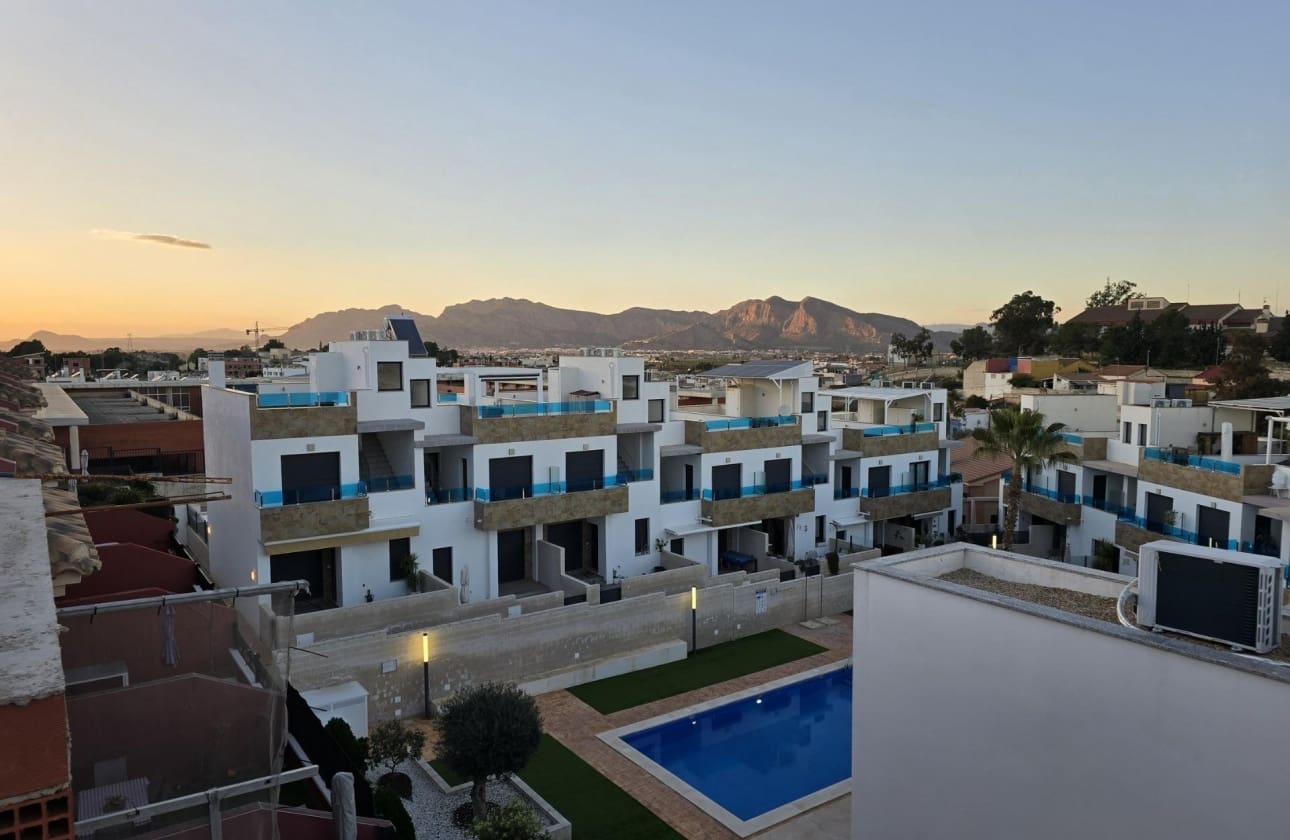 3 soveværelse Byhus til salg i Bigastro med swimmingpool - € 250.000 (Ref: 9606914)