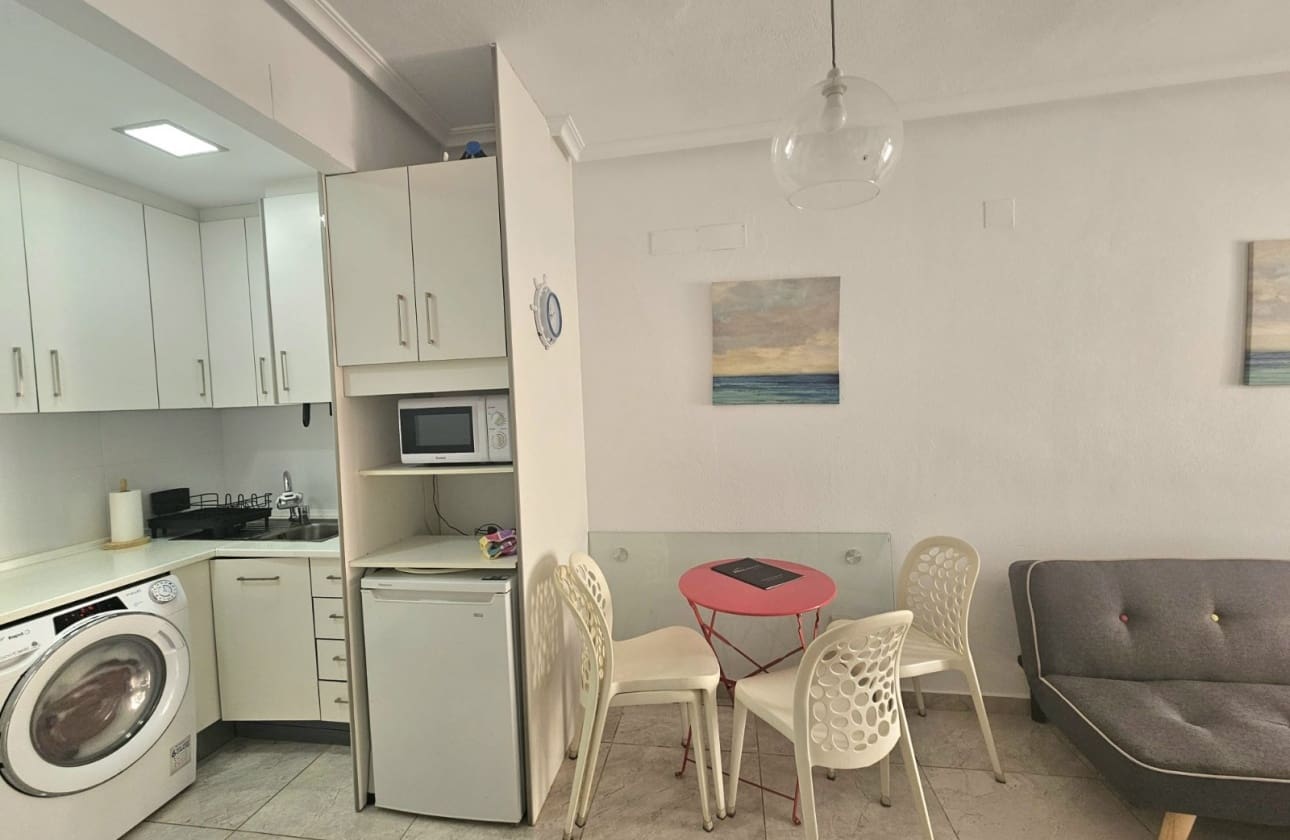 1 chambre Appartement de Plage à vendre à Torrevieja - 120 000 € (Ref: 9610003)