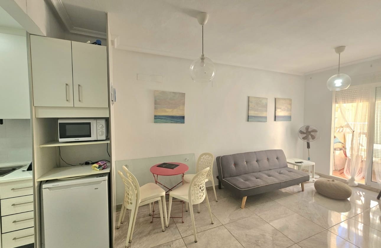 1 chambre Appartement de Plage à vendre à Torrevieja - 120 000 € (Ref: 9610003)