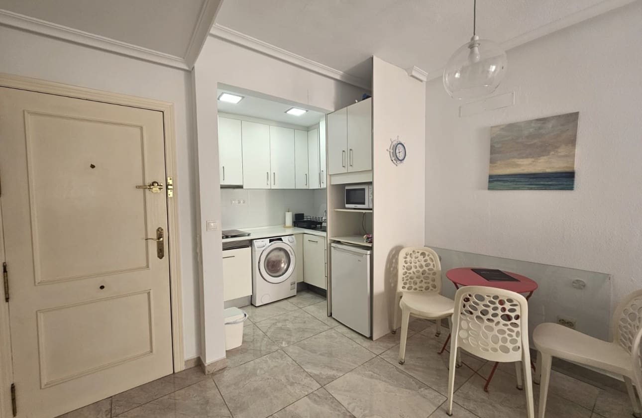 1 chambre Appartement de Plage à vendre à Torrevieja - 120 000 € (Ref: 9610003)