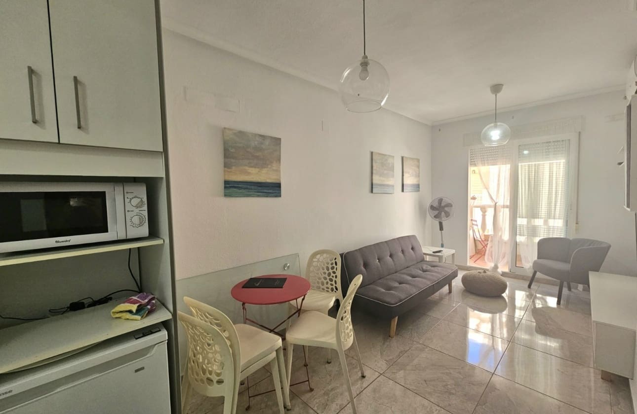 1 chambre Appartement de Plage à vendre à Torrevieja - 120 000 € (Ref: 9610003)