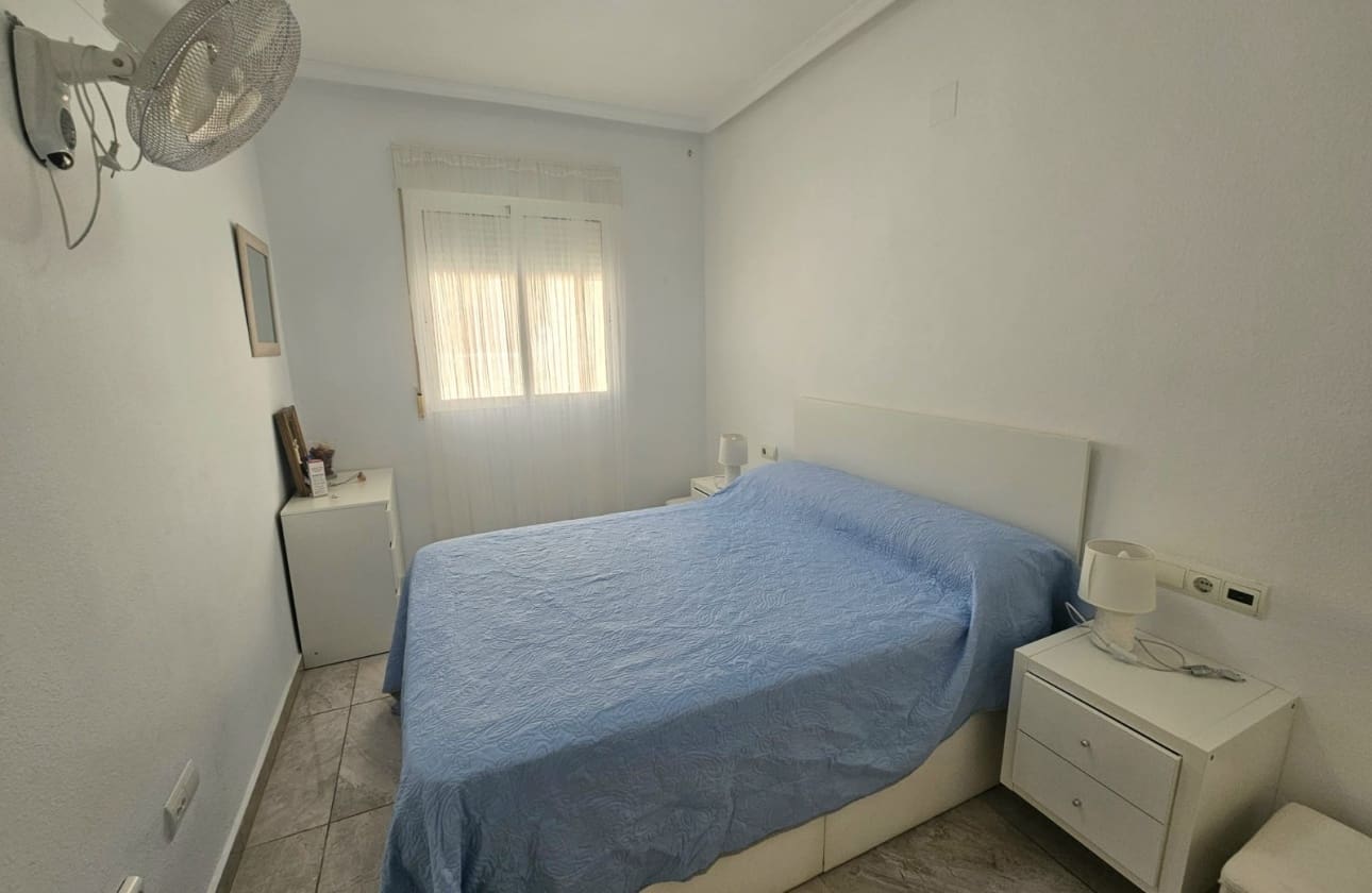 1 chambre Appartement de Plage à vendre à Torrevieja - 120 000 € (Ref: 9610003)