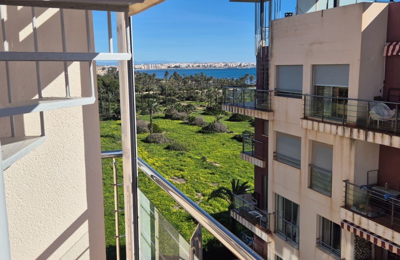 2 slaapkamer Penthouse te koop in Punta Prima met zwembad garage - € 250.000 (Ref: 9613089)