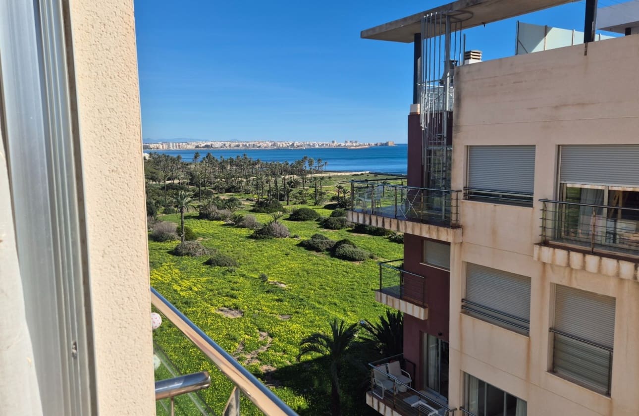 2 slaapkamer Penthouse te koop in Punta Prima met zwembad garage - € 250.000 (Ref: 9613089)