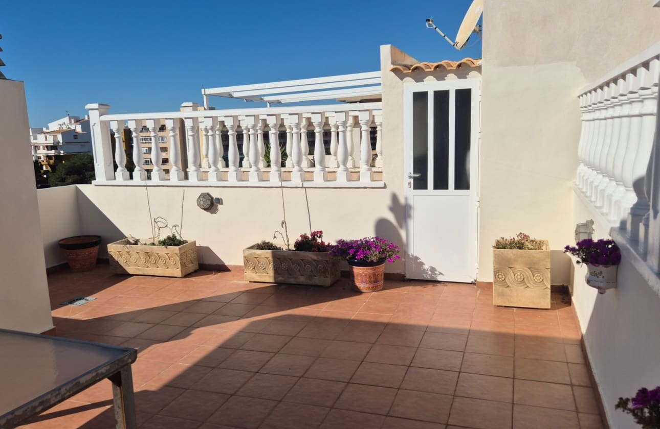 2 slaapkamer Penthouse te koop in Punta Prima met zwembad garage - € 250.000 (Ref: 9613089)