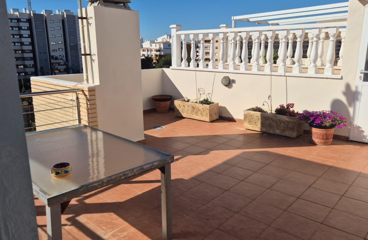 2 slaapkamer Penthouse te koop in Punta Prima met zwembad garage - € 250.000 (Ref: 9613089)