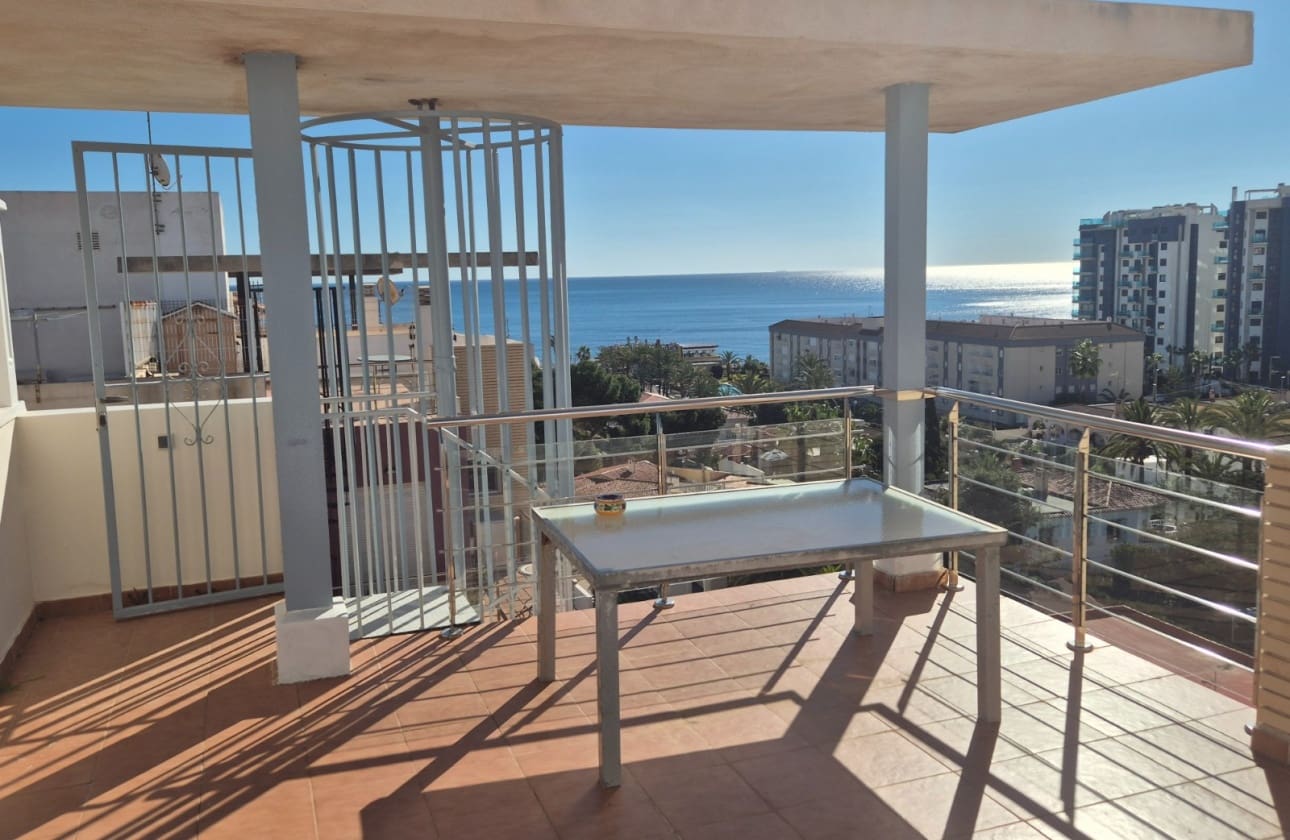 2 slaapkamer Penthouse te koop in Punta Prima met zwembad garage - € 250.000 (Ref: 9613089)