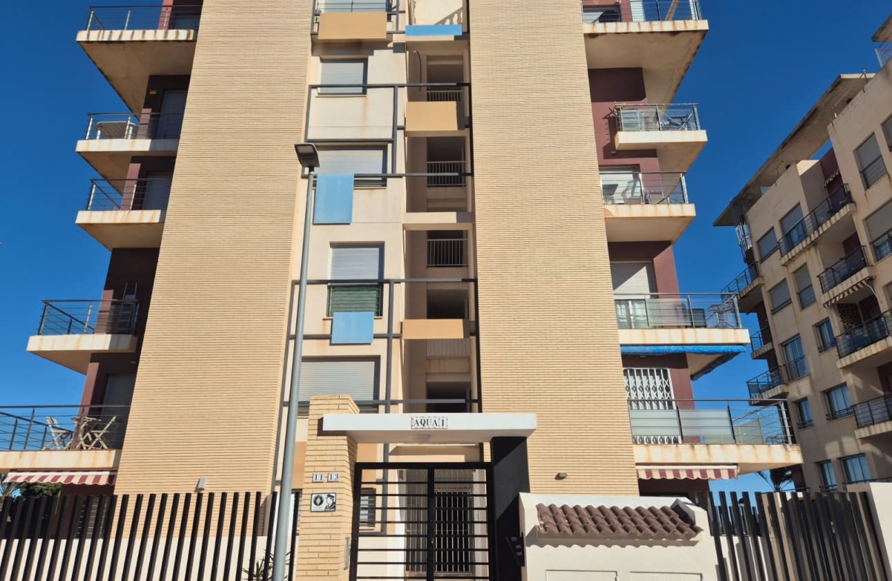 2 slaapkamer Penthouse te koop in Punta Prima met zwembad garage - € 250.000 (Ref: 9613089)