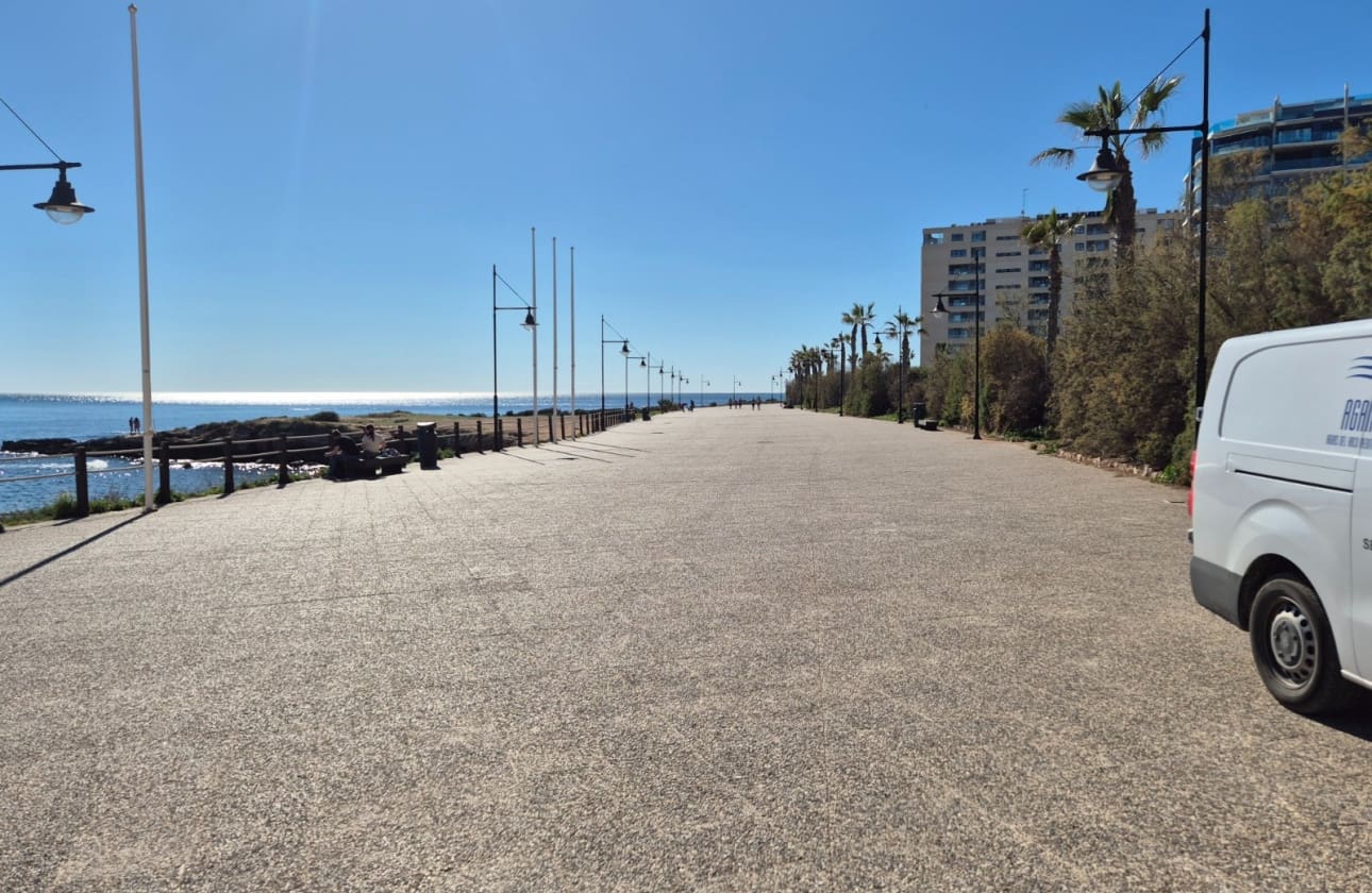 2 slaapkamer Penthouse te koop in Punta Prima met zwembad garage - € 250.000 (Ref: 9613089)