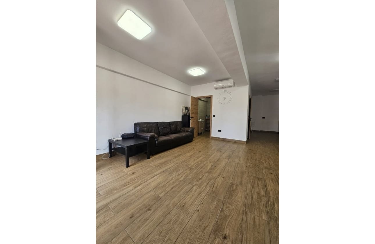 Local Comercial de 1 habitación en Guardamar del Segura en venta - 99.500 € (Ref: 9613091)