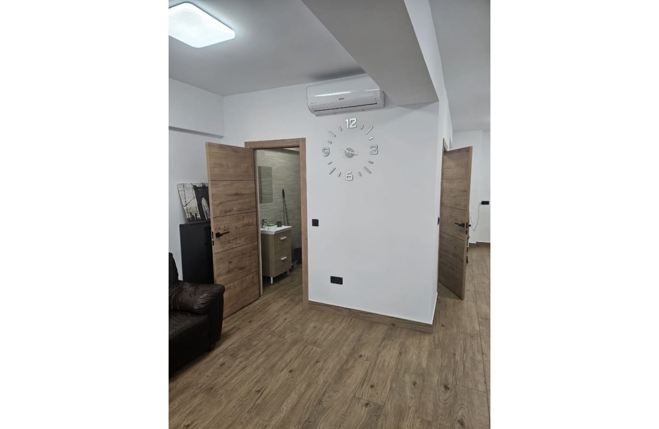 Local Comercial de 1 habitación en Guardamar del Segura en venta - 99.500 € (Ref: 9613091)