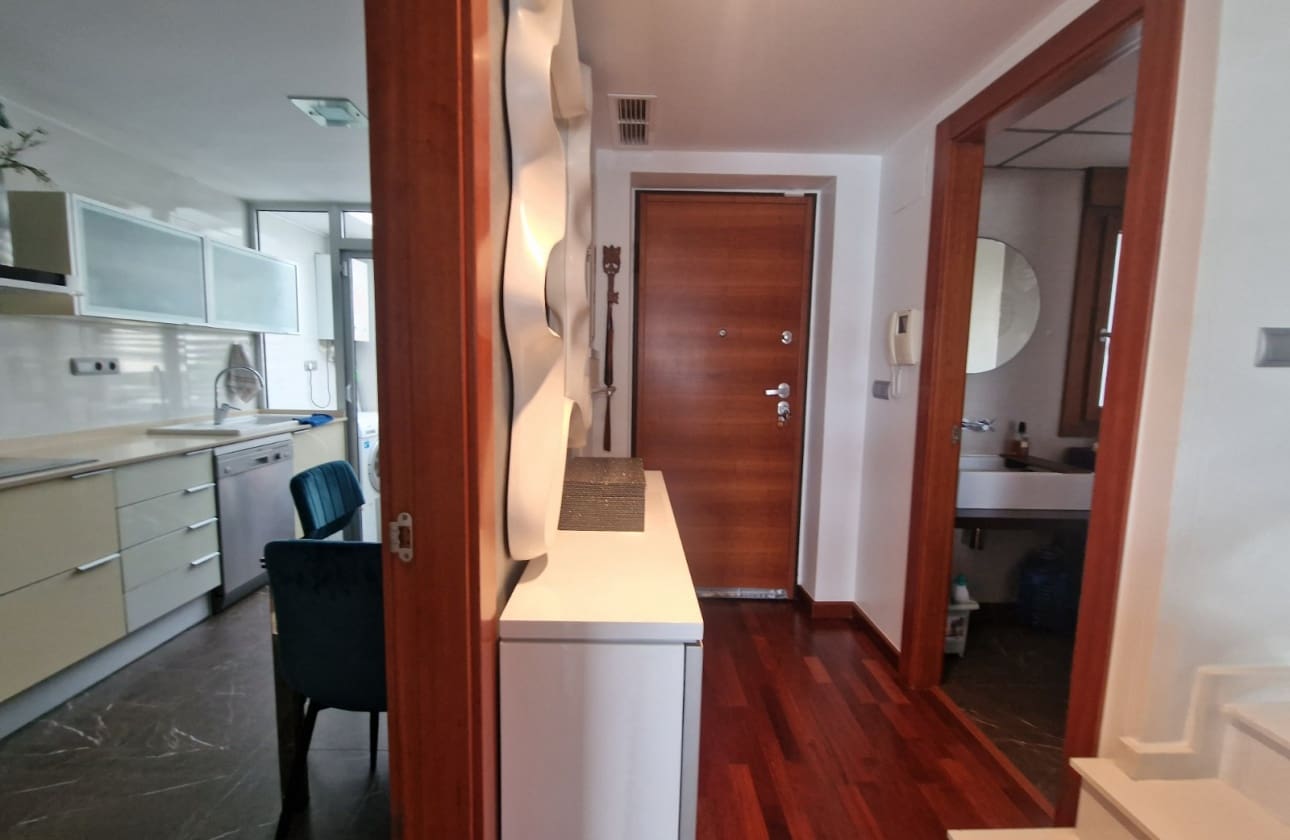 4 makuuhuone Omakotitalo myytävänä paikassa Guardamar del Segura mukana uima-altaan - 595 000 € (Ref: 9613092)