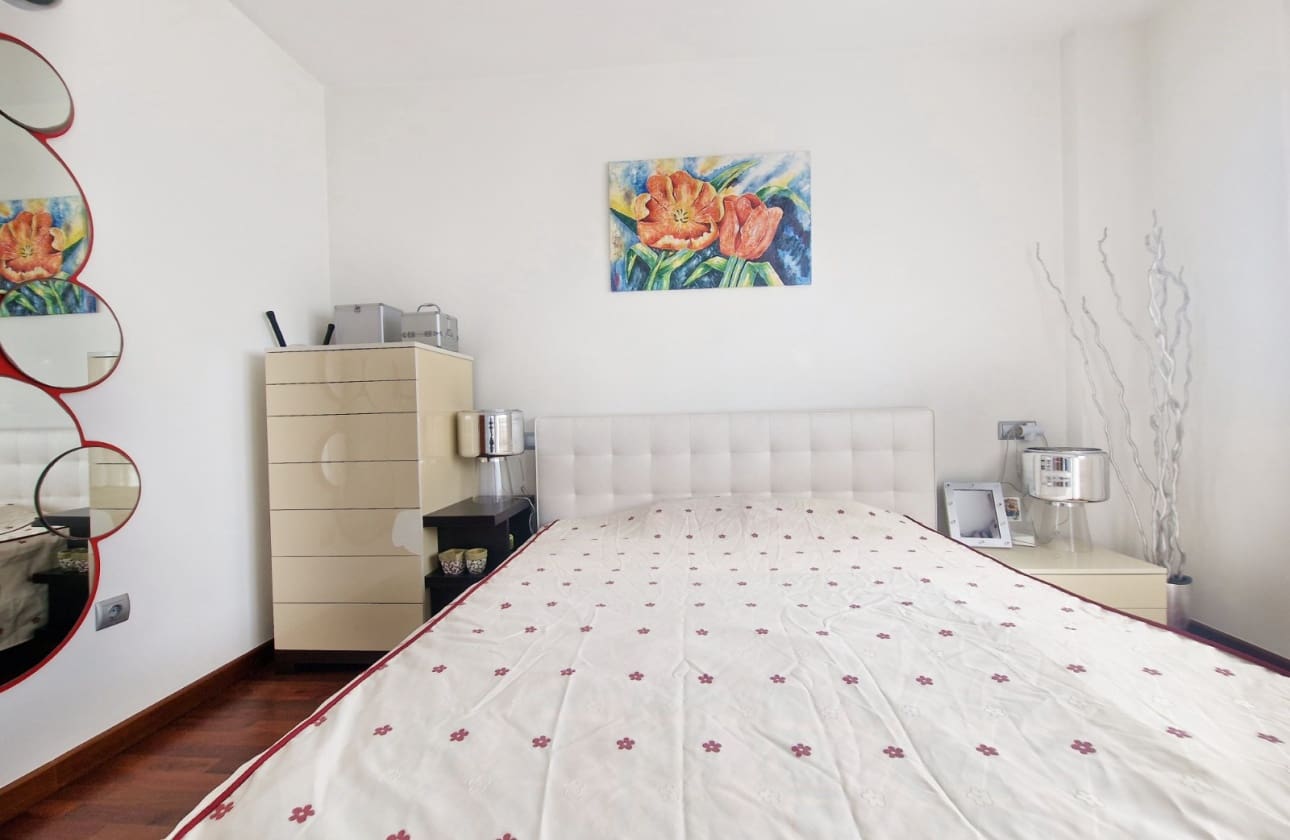 4 makuuhuone Omakotitalo myytävänä paikassa Guardamar del Segura mukana uima-altaan - 595 000 € (Ref: 9613092)