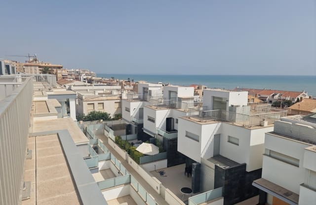 4 makuuhuone Omakotitalo myytävänä paikassa Guardamar Playa, Guardamar del Segura mukana uima-altaan - 595 000 € (Ref: 9613092)