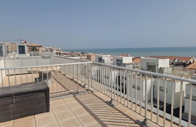 4 makuuhuone Omakotitalo myytävänä paikassa Guardamar Playa, Guardamar del Segura mukana uima-altaan - 595 000 € (Ref: 9613092)