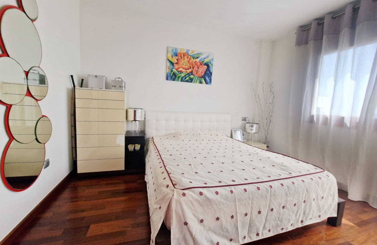 4 makuuhuone Omakotitalo myytävänä paikassa Guardamar del Segura mukana uima-altaan - 595 000 € (Ref: 9613092)