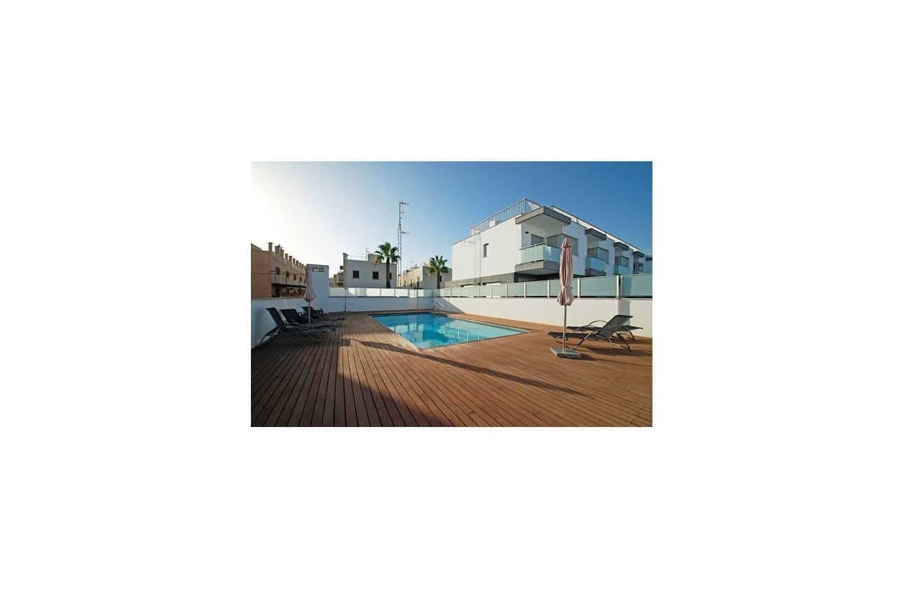 4 makuuhuone Omakotitalo myytävänä paikassa Guardamar del Segura mukana uima-altaan - 595 000 € (Ref: 9613092)