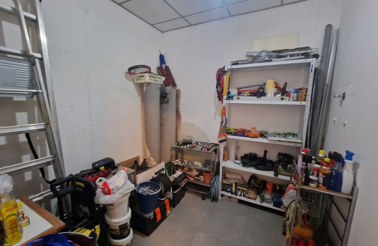 4 makuuhuone Omakotitalo myytävänä paikassa Guardamar del Segura mukana uima-altaan - 595 000 € (Ref: 9613092)