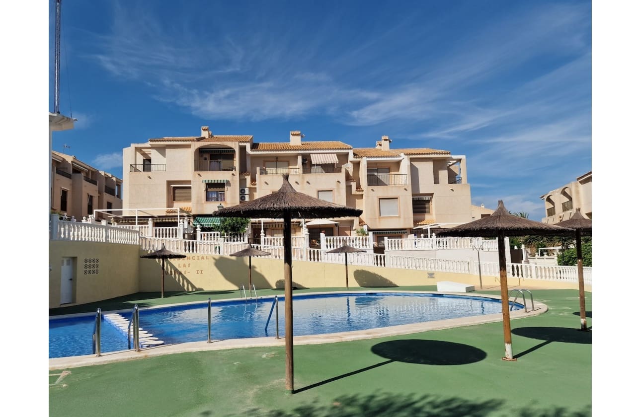 4 bedroom Villa for sale in Guardamar del Segura with pool - € 385,000 (Ref: 9613093)