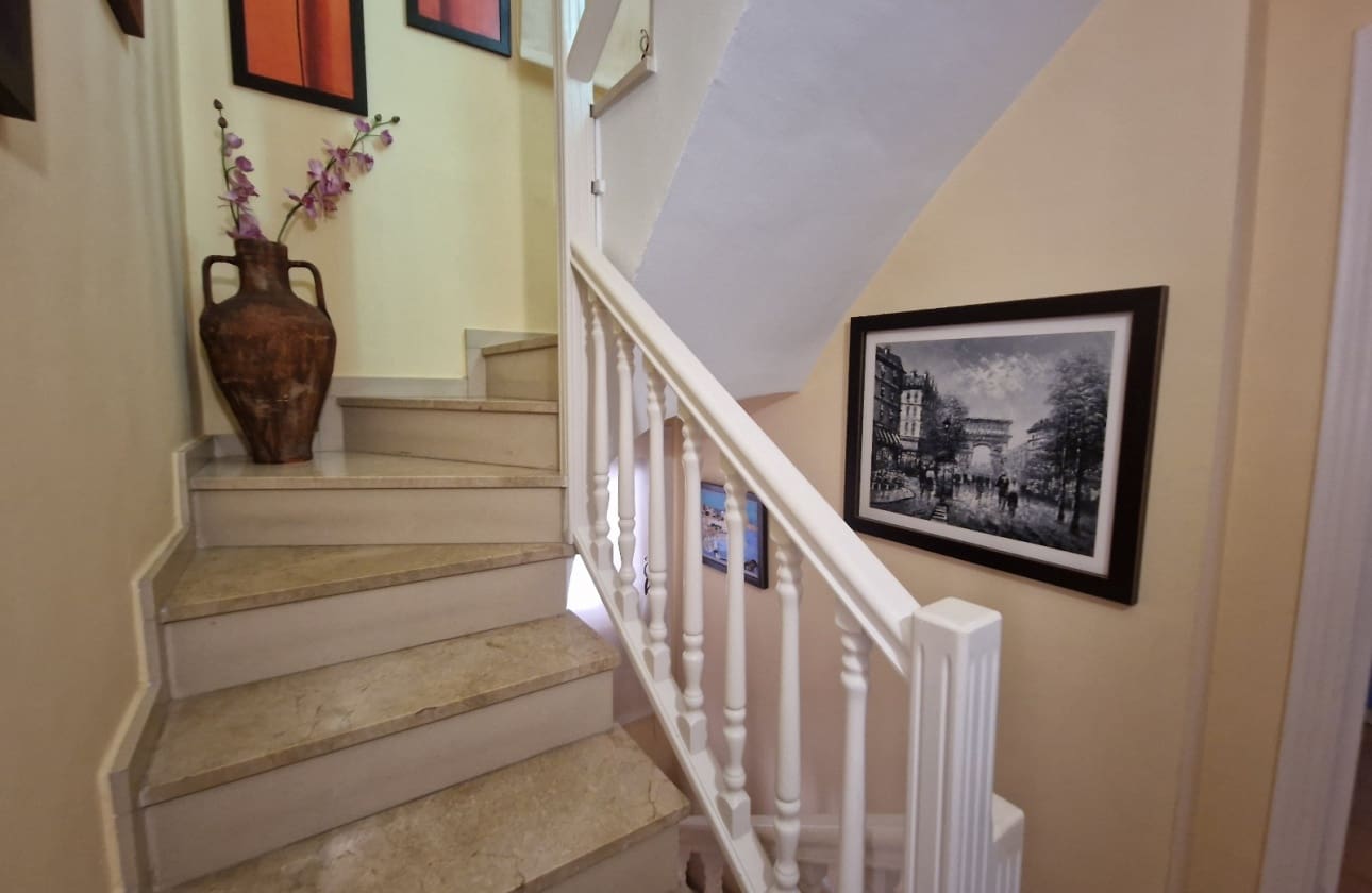 4 bedroom Villa for sale in Guardamar del Segura with pool - € 385,000 (Ref: 9613093)