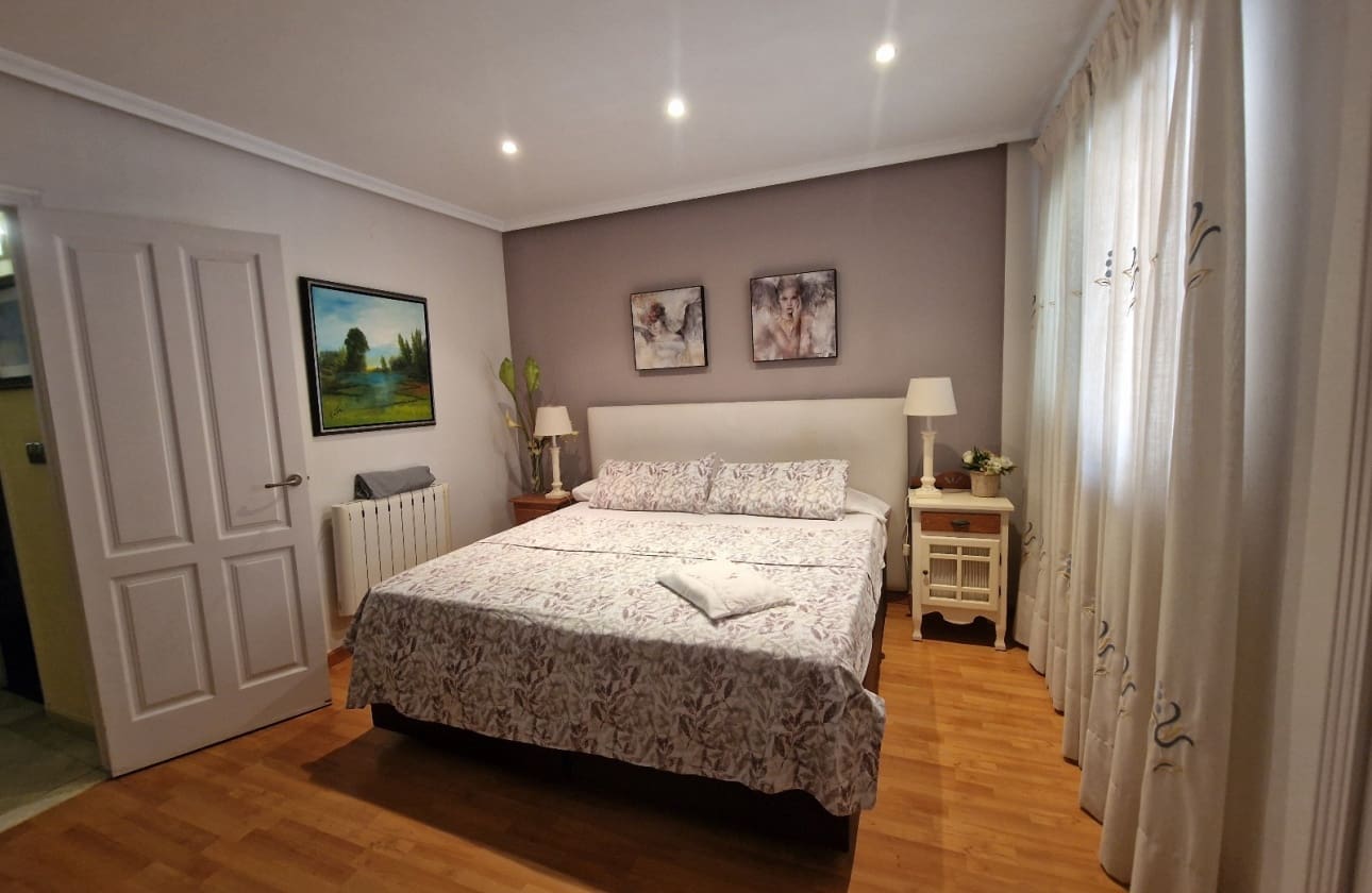 4 bedroom Villa for sale in Guardamar del Segura with pool - € 385,000 (Ref: 9613093)