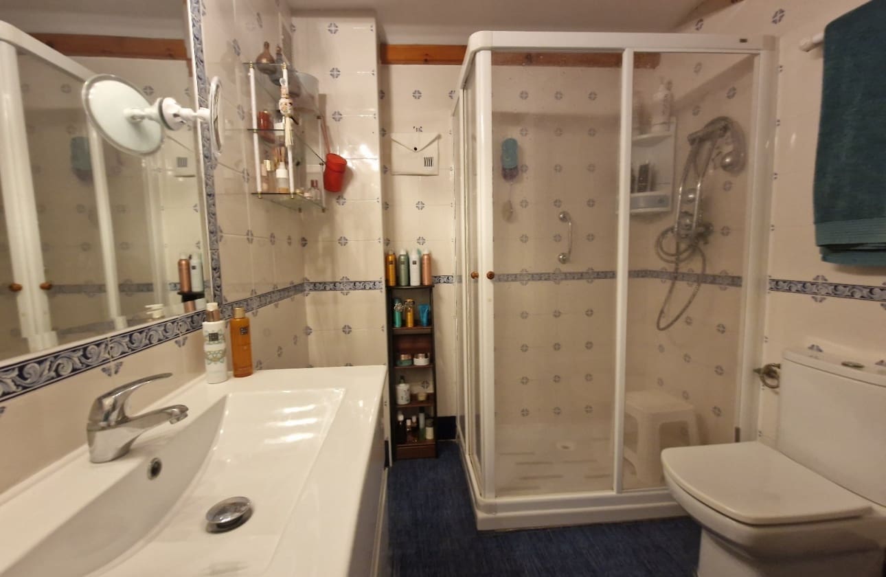 4 bedroom Villa for sale in Guardamar del Segura with pool - € 385,000 (Ref: 9613093)