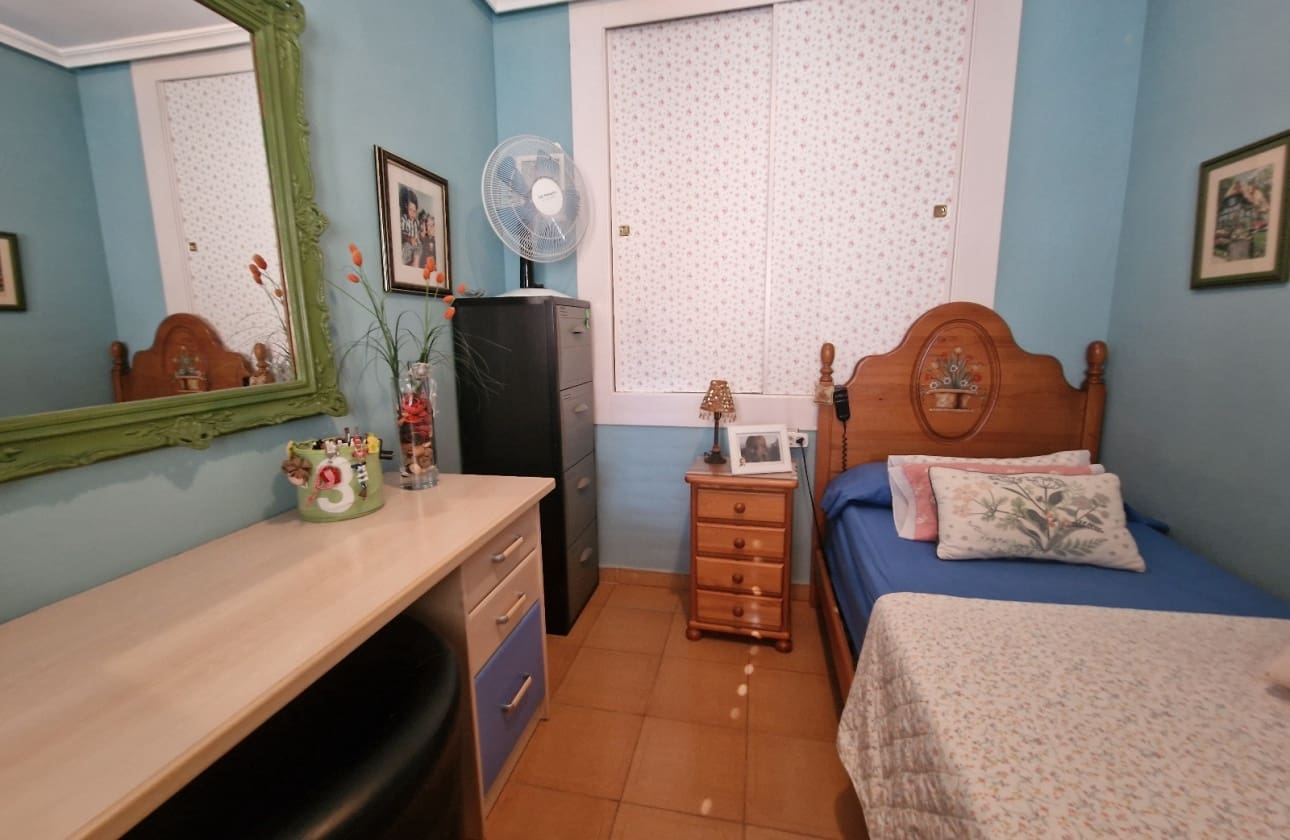 4 bedroom Villa for sale in Guardamar del Segura with pool - € 385,000 (Ref: 9613093)