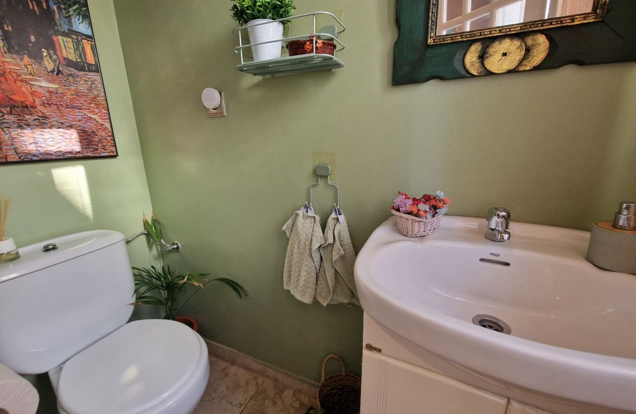 4 bedroom Villa for sale in Guardamar del Segura with pool - € 385,000 (Ref: 9613093)