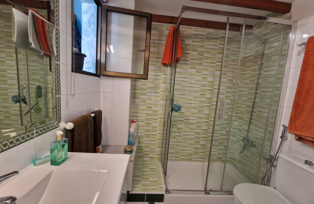 4 bedroom Villa for sale in Guardamar del Segura with pool - € 385,000 (Ref: 9613093)