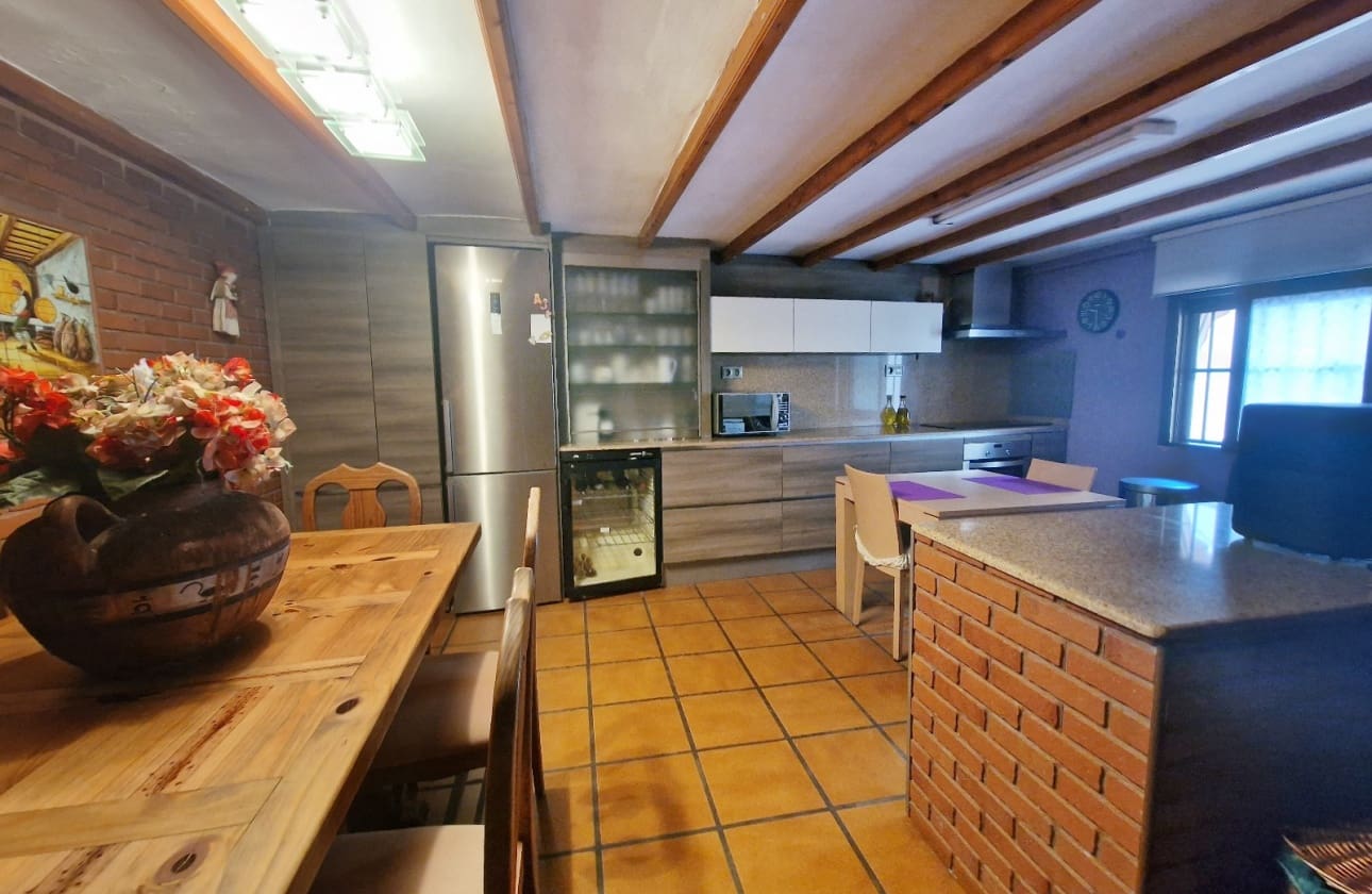 4 bedroom Villa for sale in Guardamar del Segura with pool - € 385,000 (Ref: 9613093)