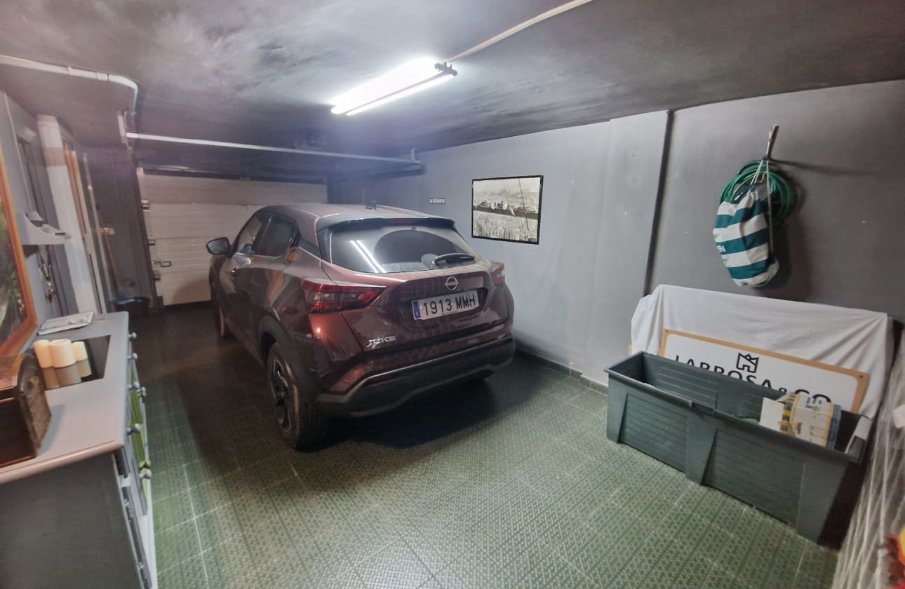 4 bedroom Villa for sale in Guardamar del Segura with pool - € 385,000 (Ref: 9613093)