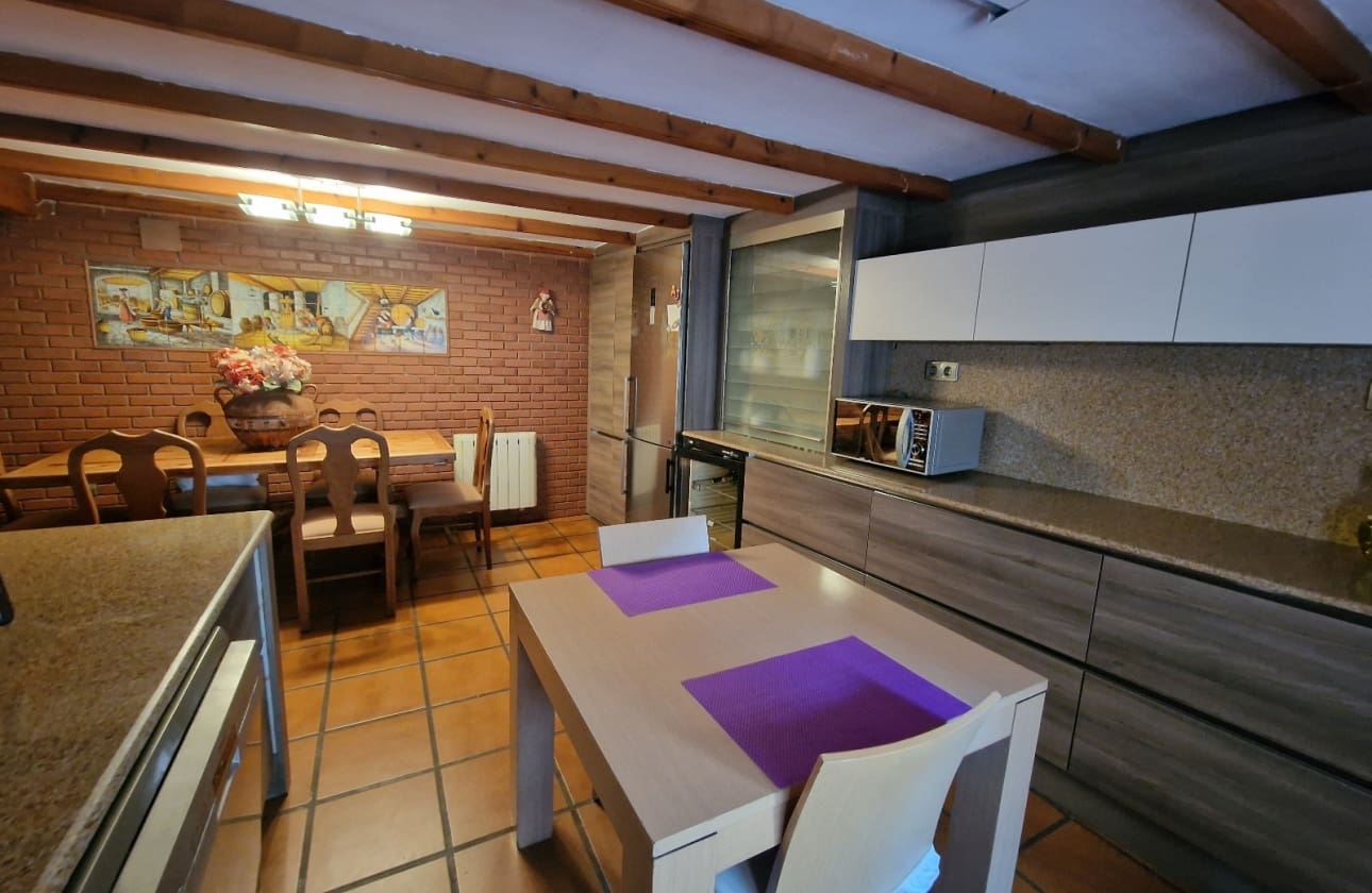 4 bedroom Villa for sale in Guardamar del Segura with pool - € 385,000 (Ref: 9613093)