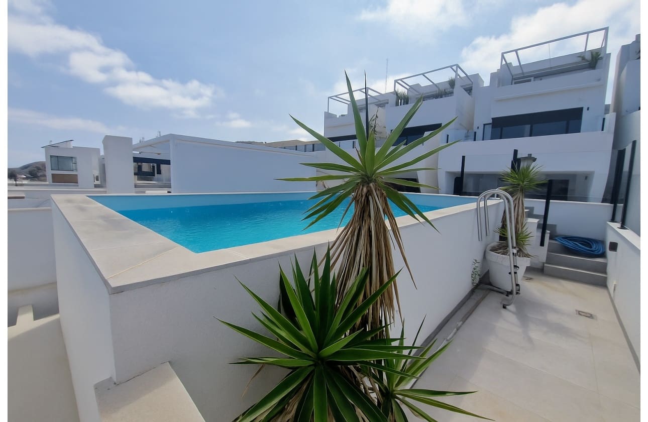 4 Zimmer Villa zu verkaufen in Guardamar del Segura mit Pool - 625.000 € (Ref: 9613095)