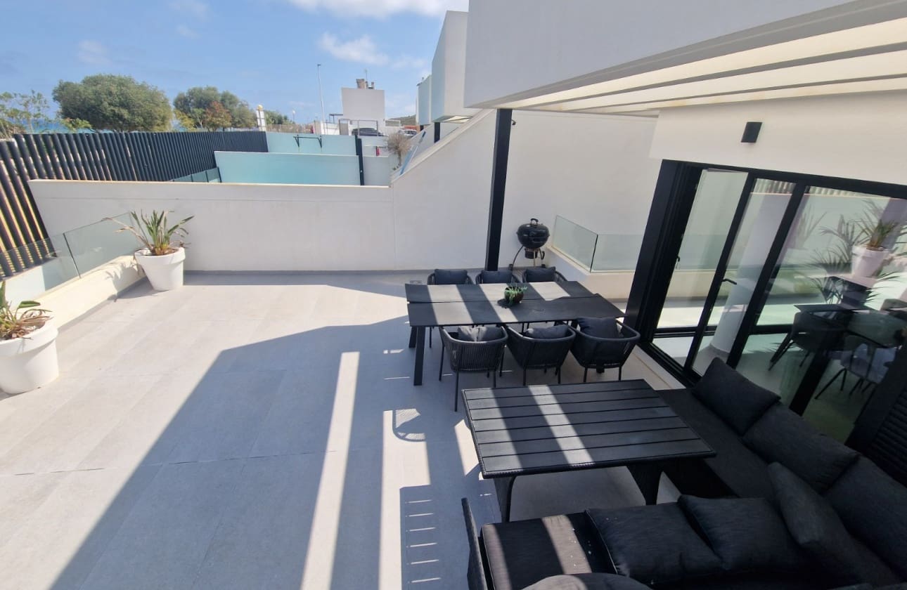 4 Zimmer Villa zu verkaufen in Guardamar del Segura mit Pool - 625.000 € (Ref: 9613095)
