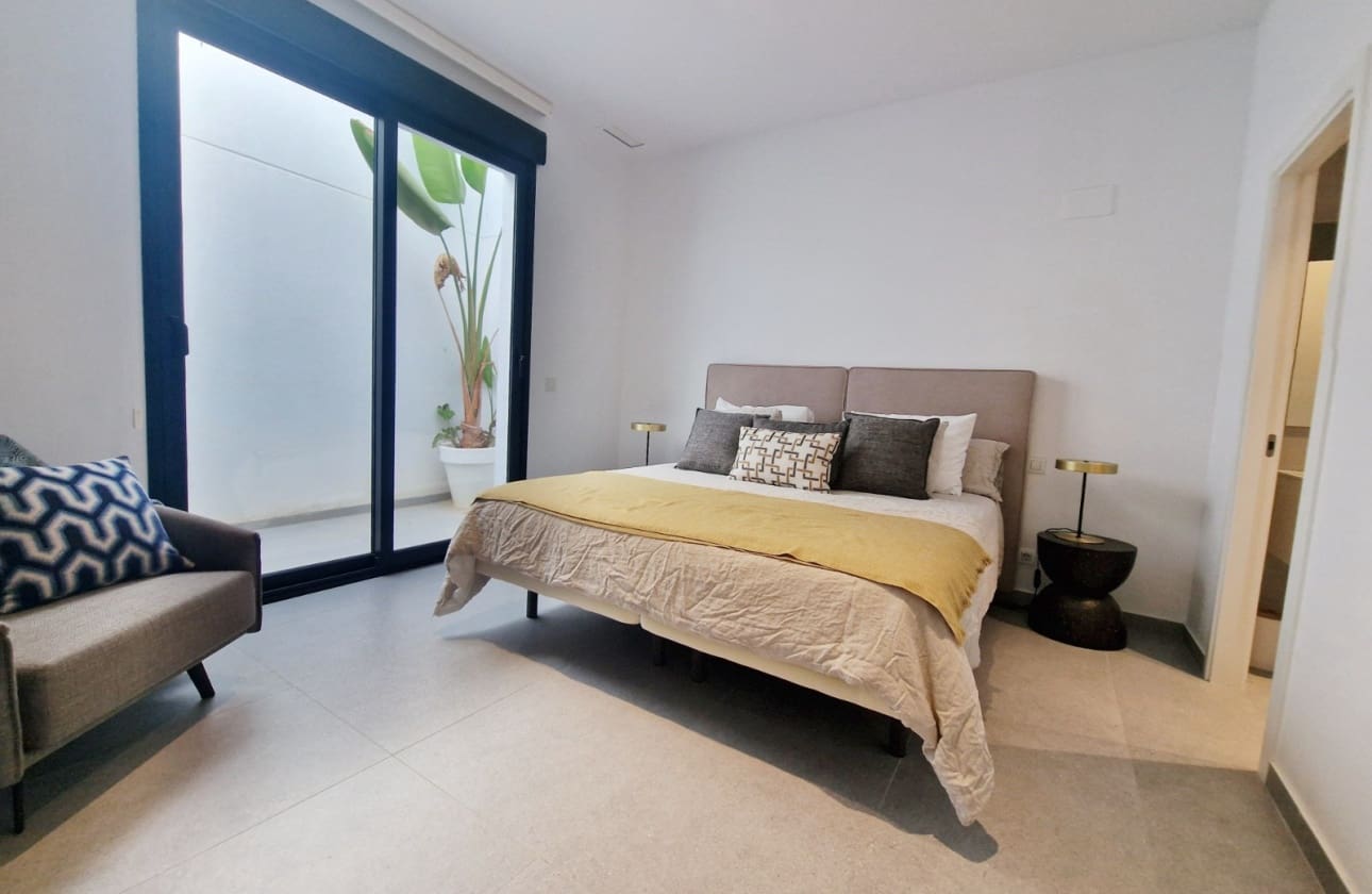 4 Zimmer Villa zu verkaufen in Guardamar del Segura mit Pool - 625.000 € (Ref: 9613095)