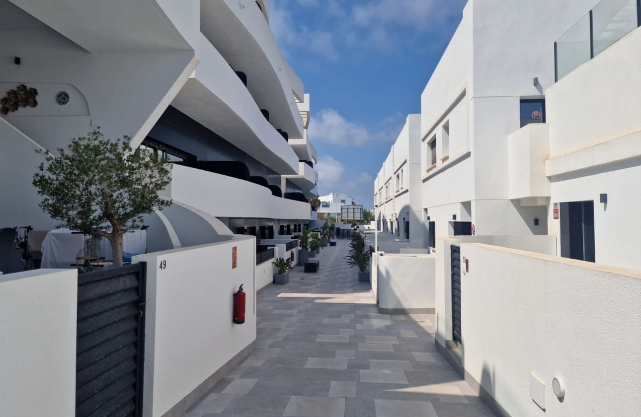 4 Zimmer Villa zu verkaufen in Guardamar del Segura mit Pool - 625.000 € (Ref: 9613095)