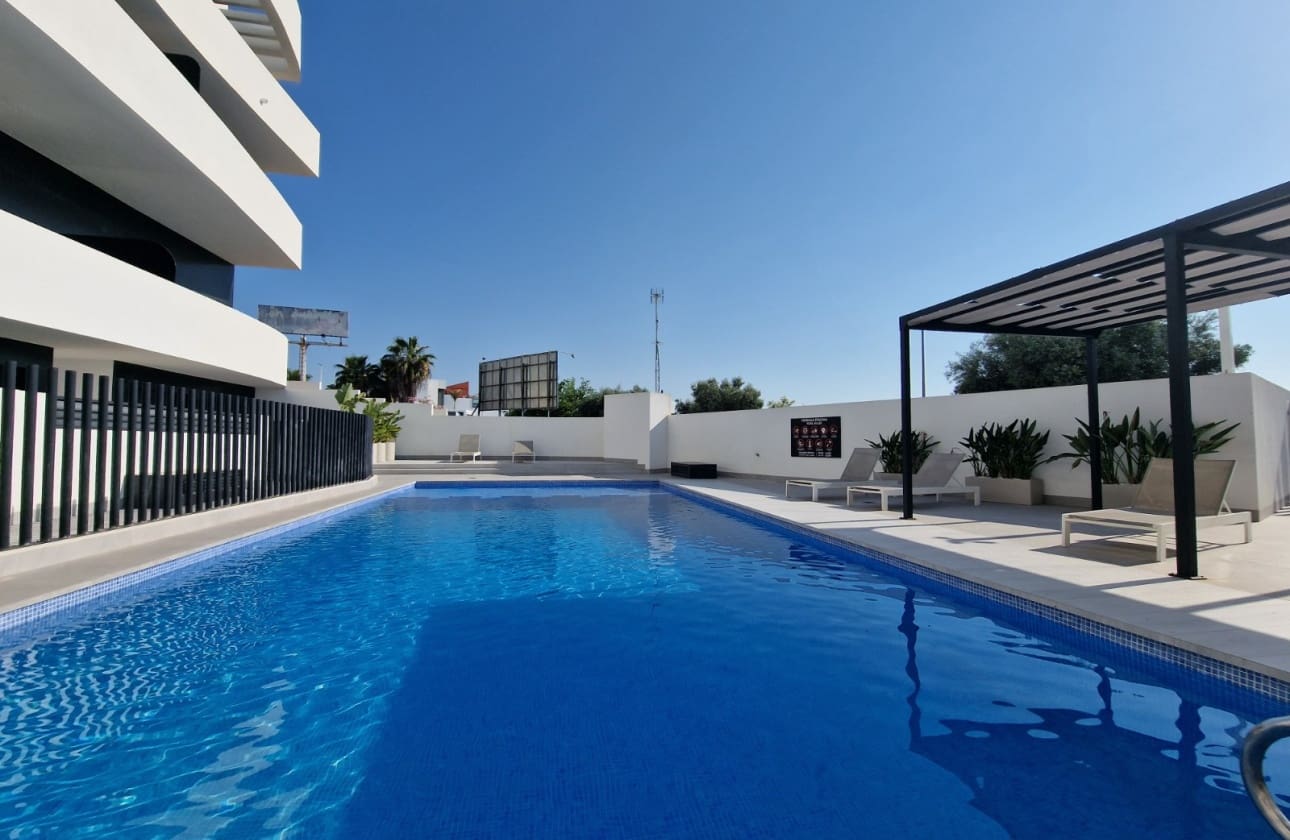 Chalet de 4 habitaciones en Guardamar del Segura en venta con piscina garaje - 595.000 € (Ref: 9613095)