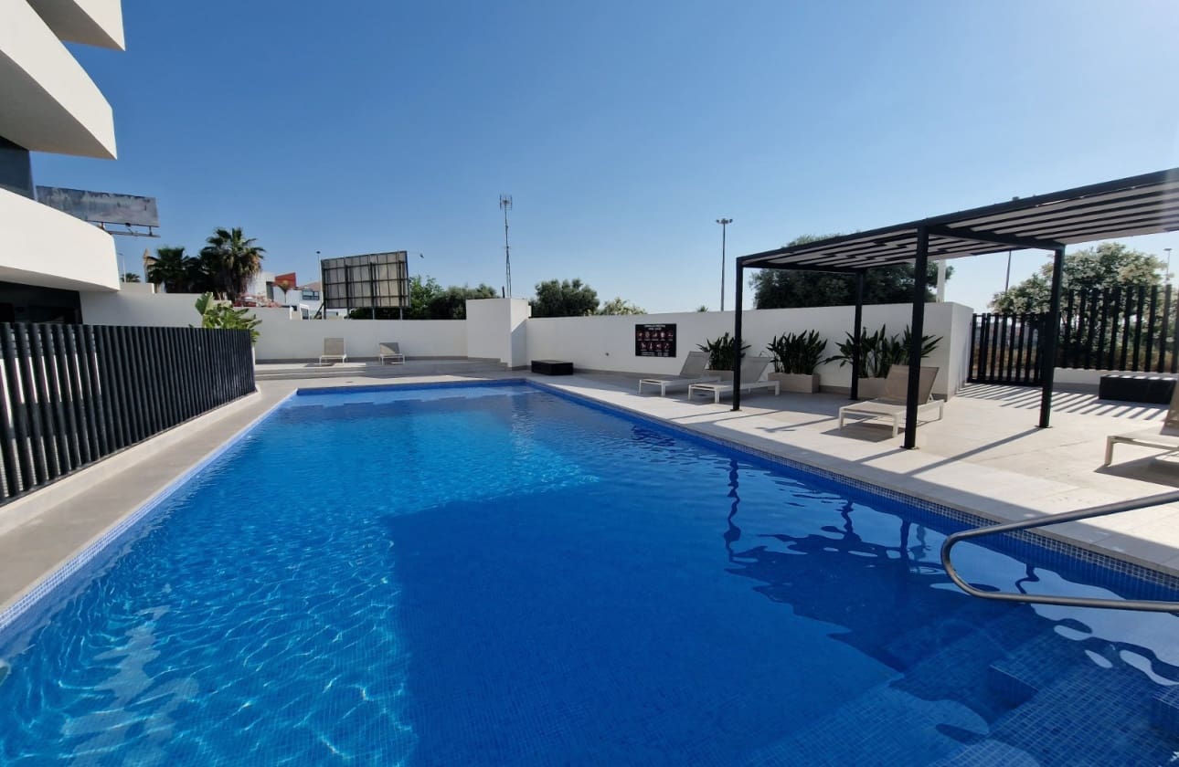 Chalet de 4 habitaciones en Guardamar del Segura en venta con piscina garaje - 595.000 € (Ref: 9613095)
